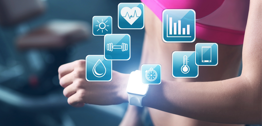 Woman with fitness tracker — Photo