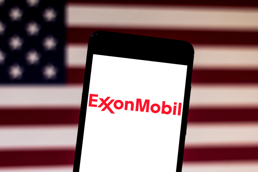 May 24, 2019, Brazil. In this photo illustration the Exxon Mobil Corporation logo is displayed on a smartphone — Stock Editorial Photography