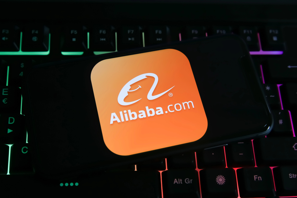 Viersen, Germany - June 1. 2021: Closeup of mobile phone screen with logo lettering of alibaba.com on computer keyboard — Stock Editorial Photography