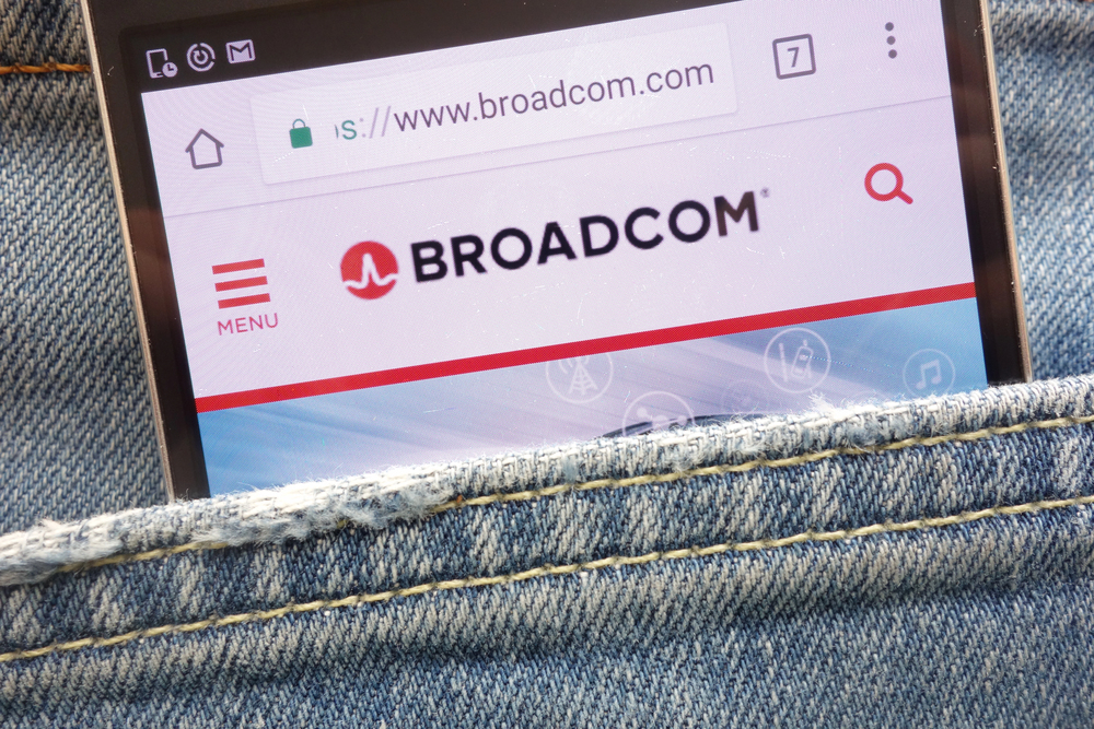 KONSKIE, POLAND - MAY 19, 2018: Broadcom website displayed on smartphone hidden in jeans pocket — Stock Editorial Photography