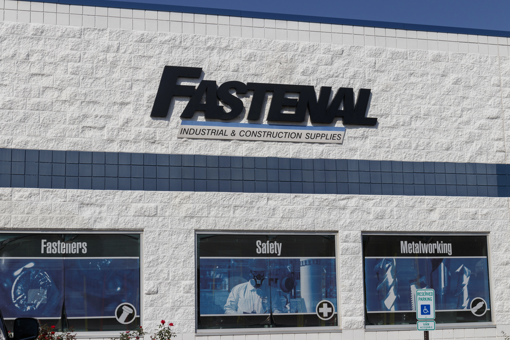 Fastenal industrial products and services distributor. Fastenal has retail stores in every US state — Stock Editorial Photography