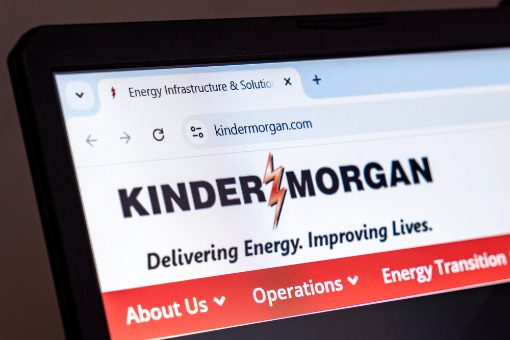New York, USA - January 22, 2025: Kinder Morgan website displayed on laptop screen showcasing energy infrastructure and solutions — Stock Editorial Photography