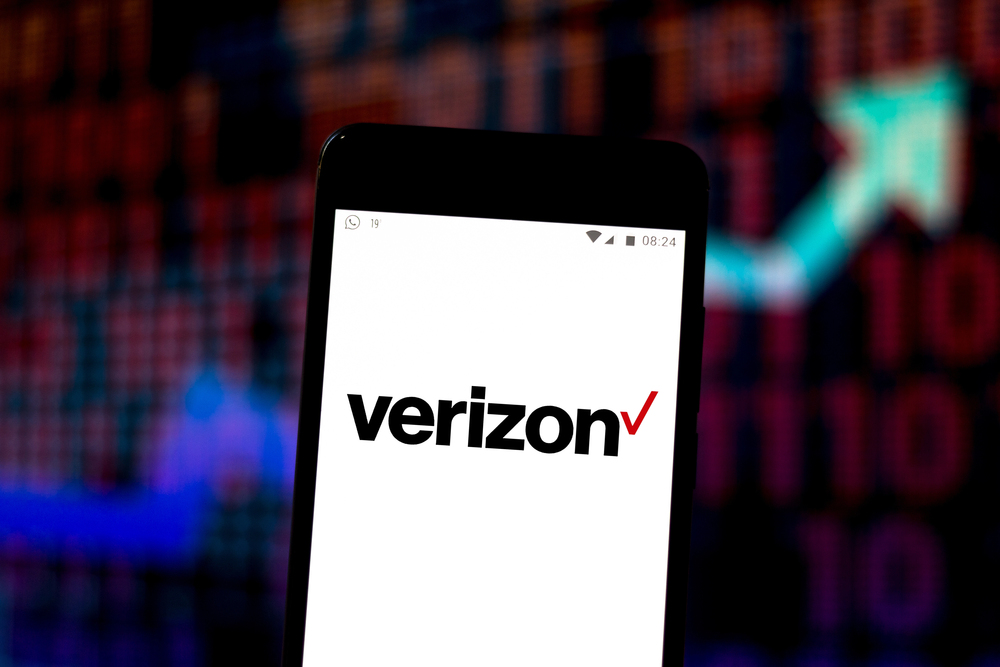 Verizon logo on cellphone 