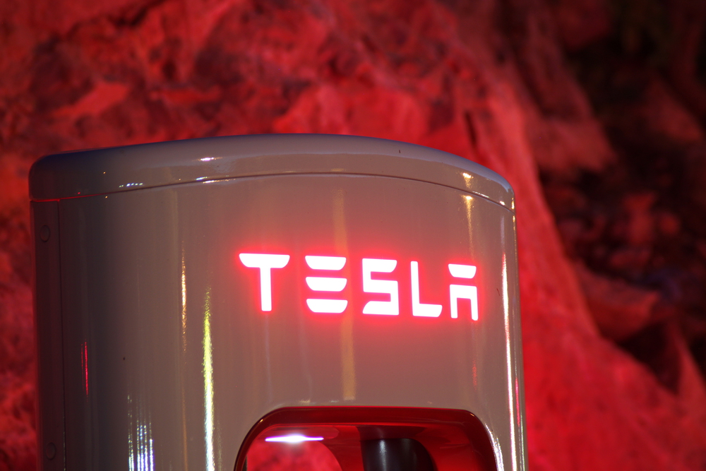 Tesla supercharger for electric cars at night — Stock Editorial Photography