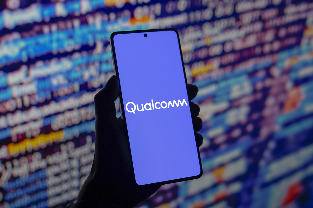 qualcomm logo is displayed on a smartphone screen