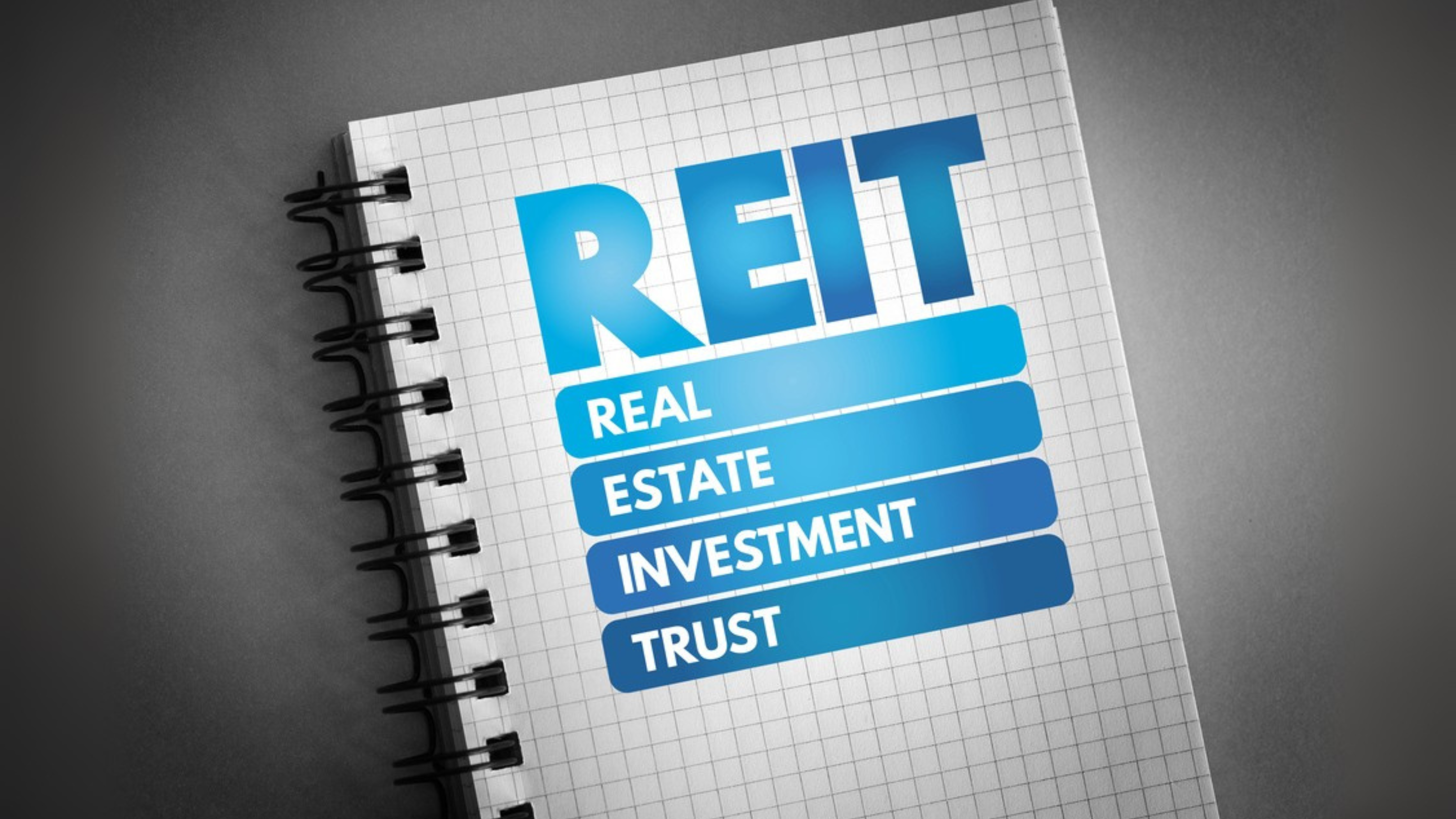 REIT - Real Estate Investment Trust acronym on notepad, business concept background — Photo