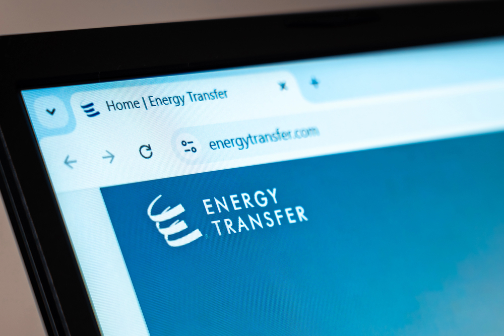 Energy Transfer website displayed on computer screen showcasing energy infrastructure, pipelines, and transportation solutions