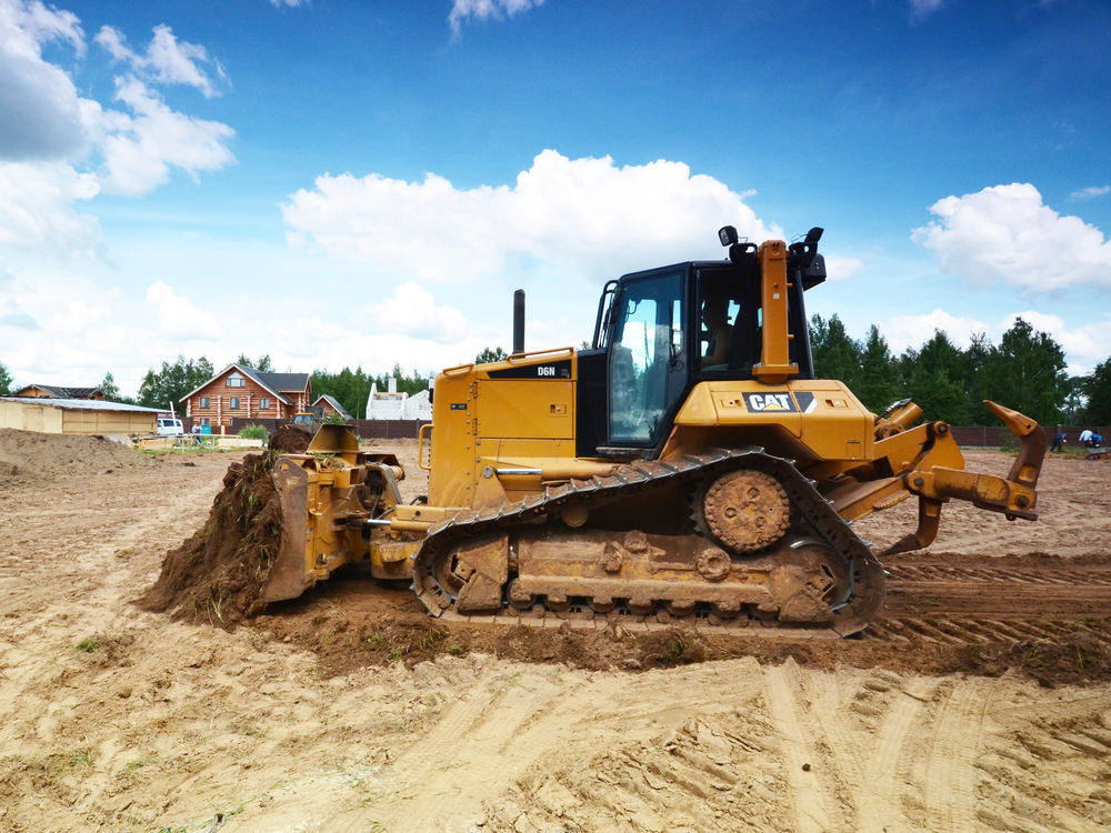 Bulldozer. Caterpillar. The layout of the site. — Stock Editorial Photography