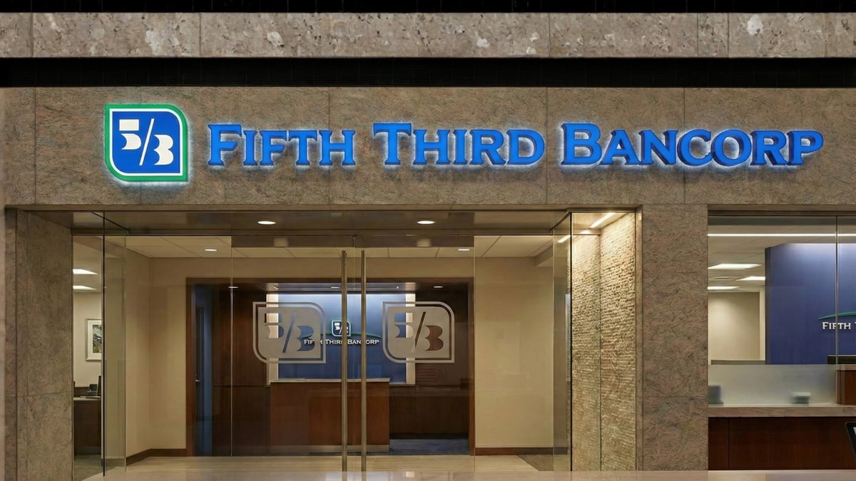 First Fifth Bank FITB Stock Forecast 2026: Dividend Growth and Buybacks