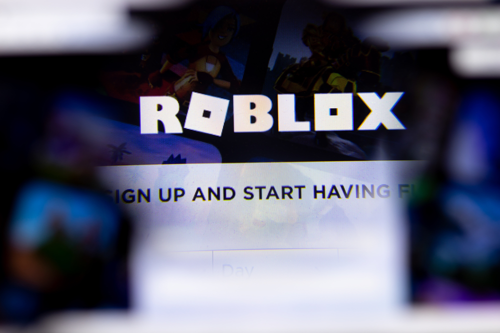 Roblox Moves Up On Strong User Growth 