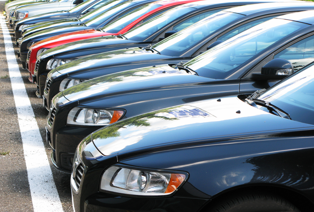 Should You Buy Carvana or AutoNation or Pass on Both? 