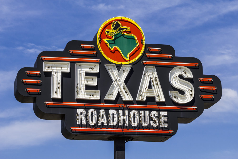 Texas Roadhouse (NASDAQ: TXRH) Continues to Outperform Its Peers