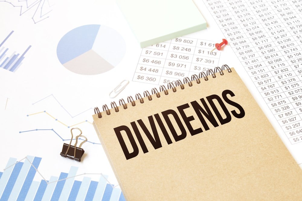 3 Dividend Stocks with a Yield Above 5% That Are on Sale Now