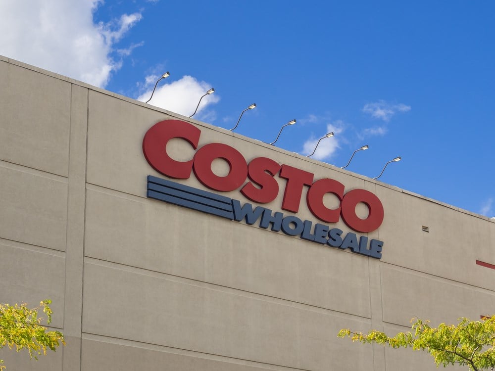 Costco Wholesale Corporation stock price and storefront 