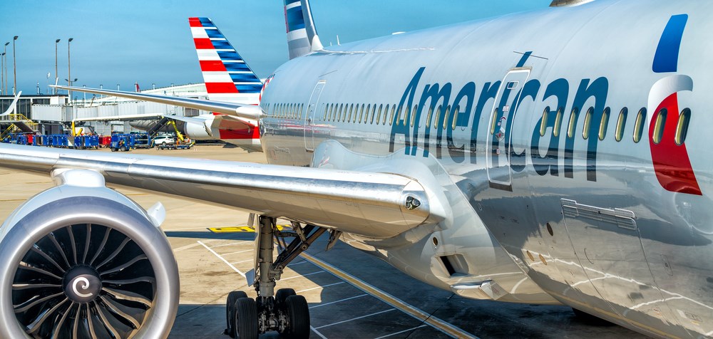 Is American Airlines a good stock to buy? Image of American plane