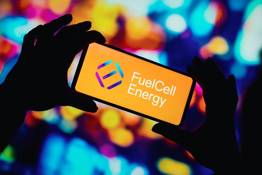 August 12, 2022, Brazil. In this photo illustration, the FuelCell Energy logo is displayed on a smartphone screen