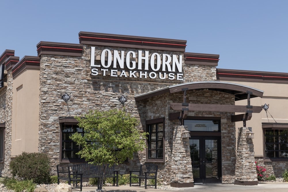 Champaign - Circa June 2023: LongHorn Steakhouse casual dining restaurant. LongHorn Steakhouse is owned and operated by Darden Restaurants.