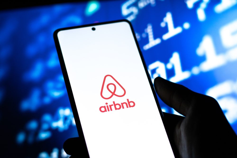 Airbnb stock price 