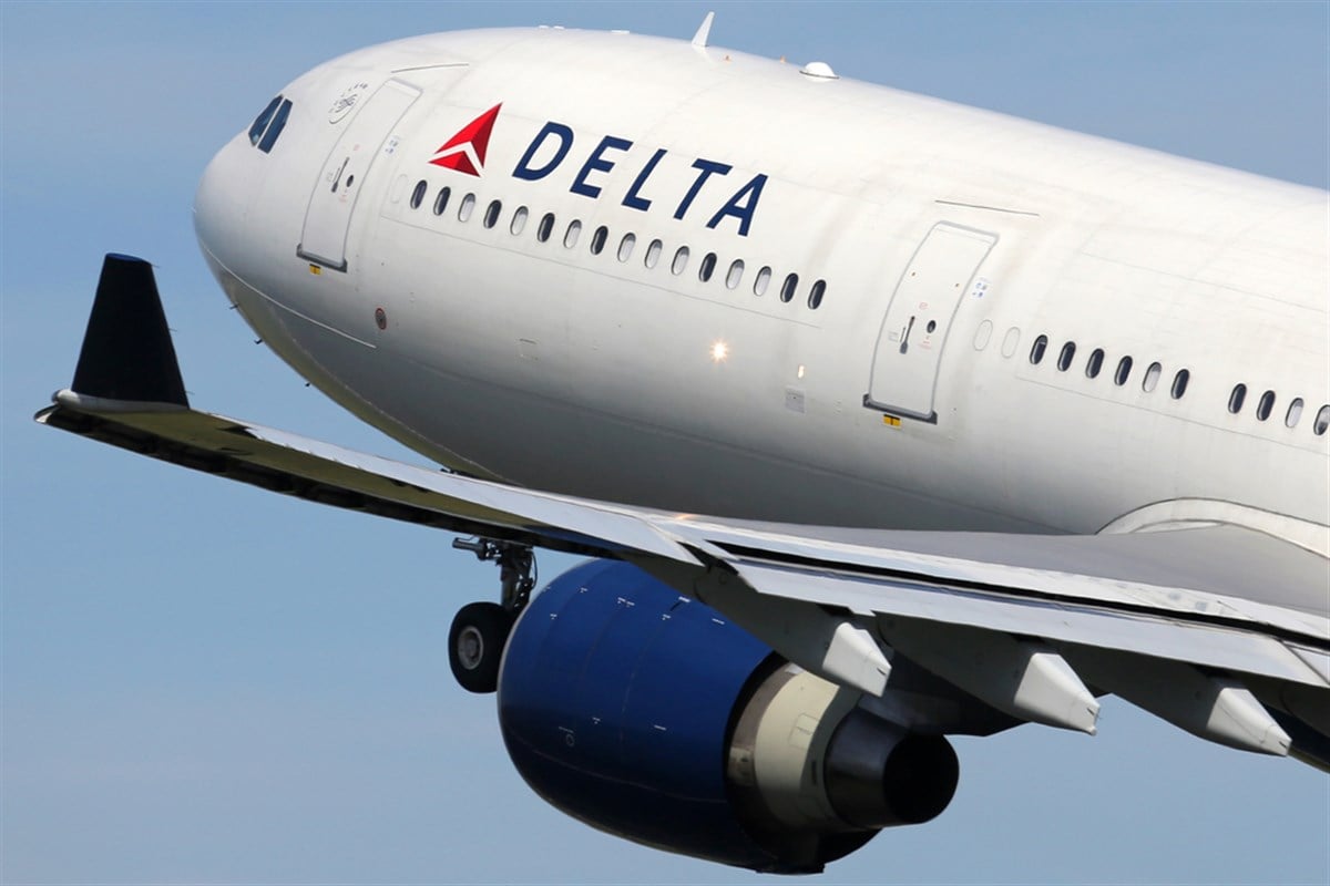Image of Delta Air Lines plane taking off