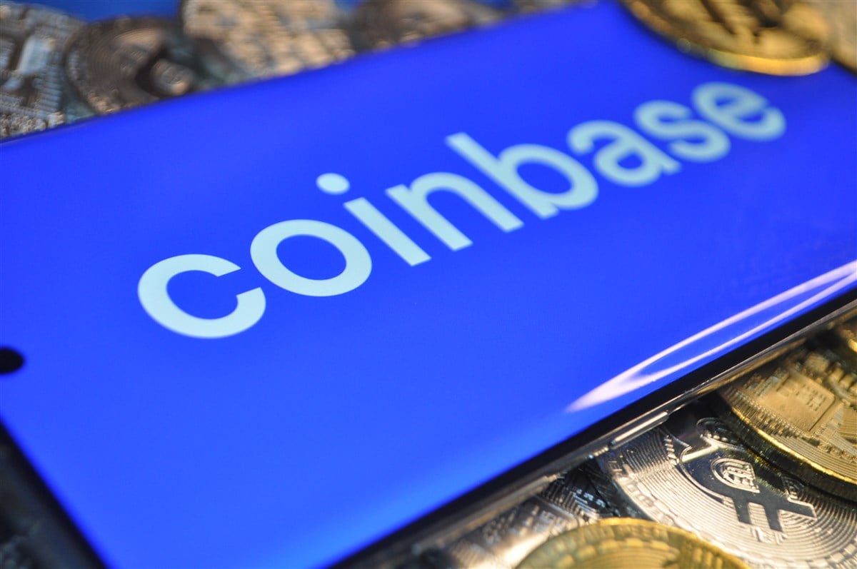 coinbase logo on blue background simulating a gold bar