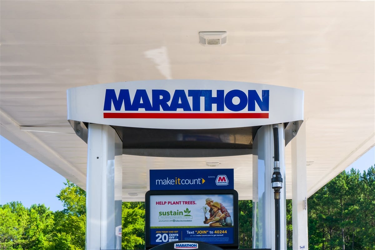 photo of marathon logo and sign at gas station