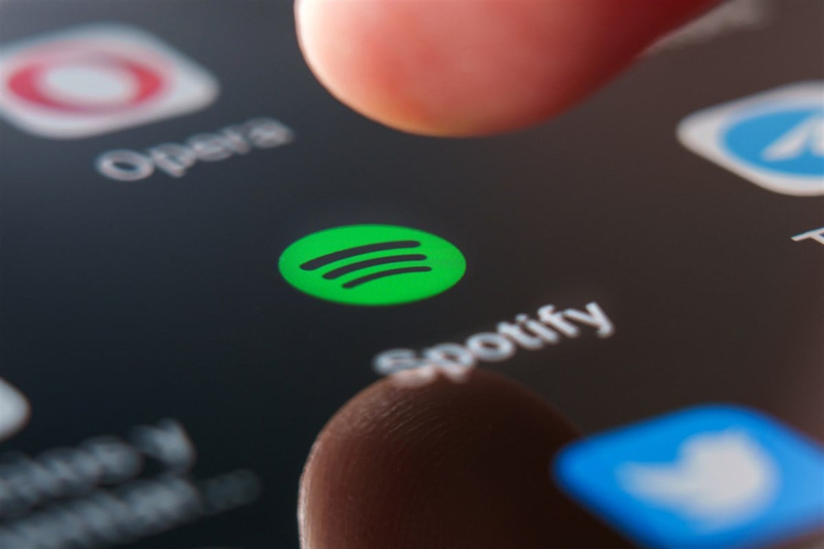 Spotify sounding better to analysts as company tunes into profits