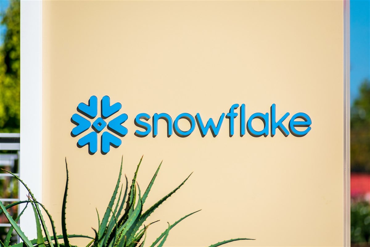 photo of snowflake sign and logo