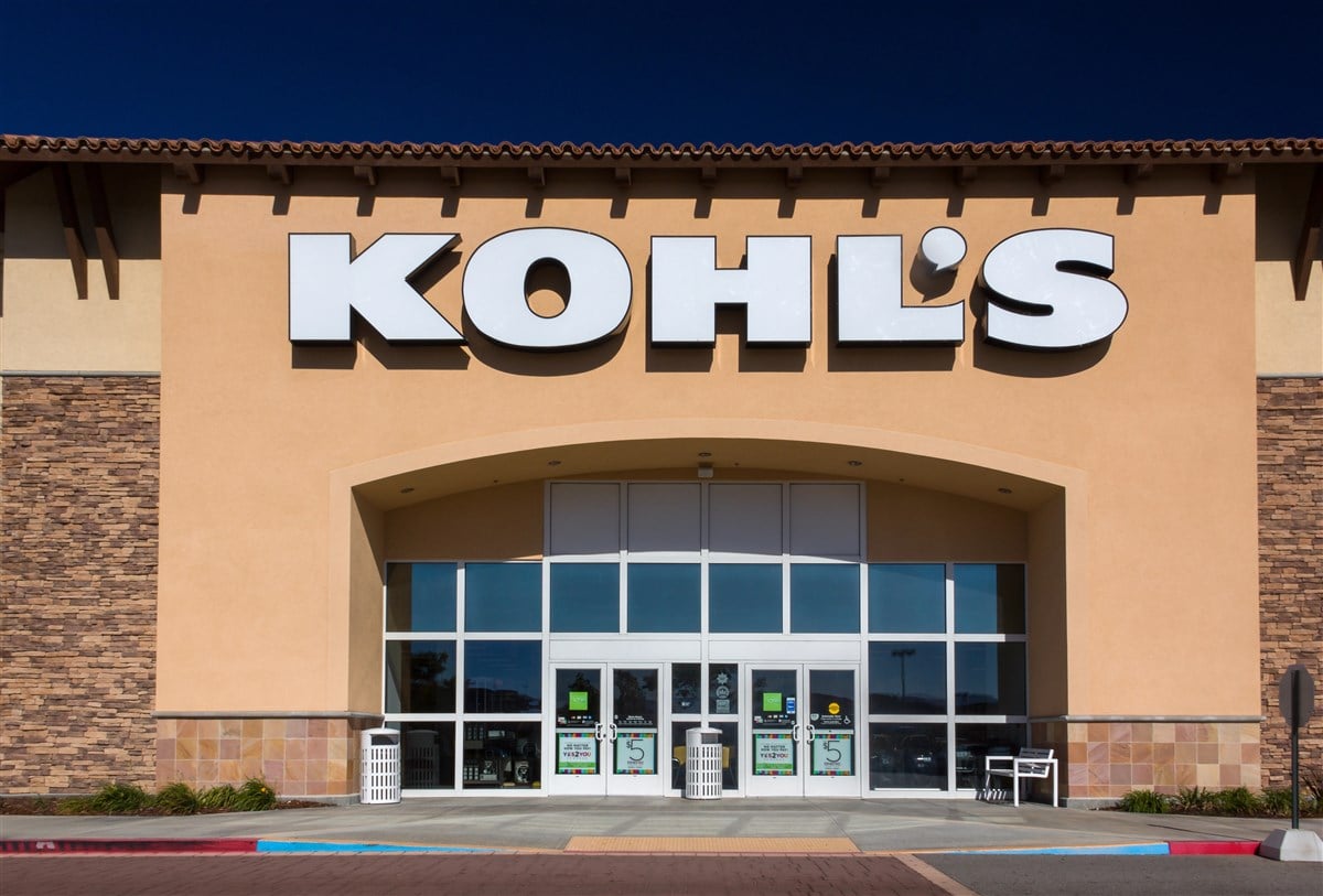 picture of kohl's storefront under blue skies