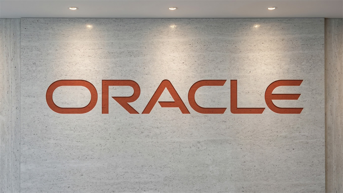 Oracle logo on a modern corporate office wall, representing Oracle’s expanding AI and cloud computing business.