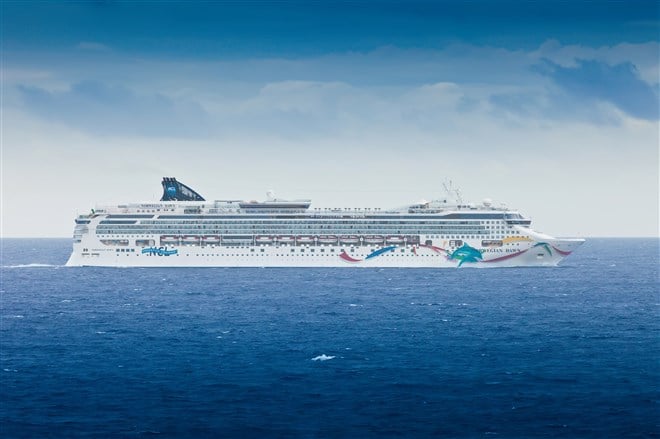 photo of Norwegian Dawn cruise ship on the water