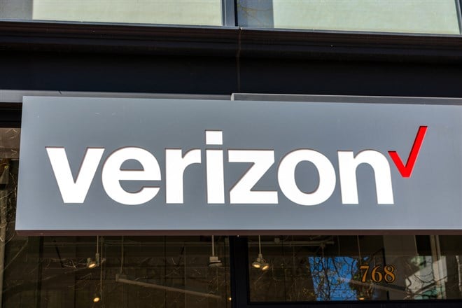 Verizon sign at the entrance to wireless mobile cell phone retail store - San Francisco, California, USA - 2020