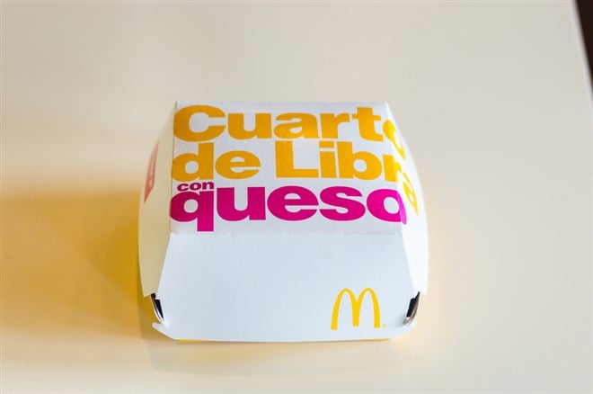 Photo of a McDonalds quarter pounder with cheese in Spanish. rcos Dorados is McDonald's largest independent franchisee and the largest restaurant operator in Latin America.