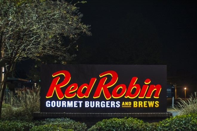 Red Robin restaurant sign