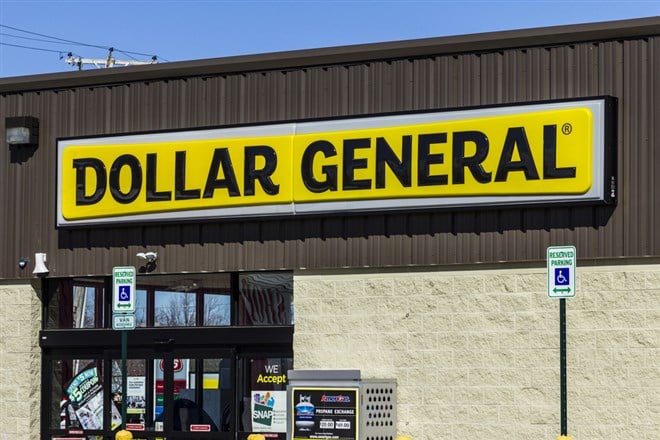 Dollar General sign at Retail Location