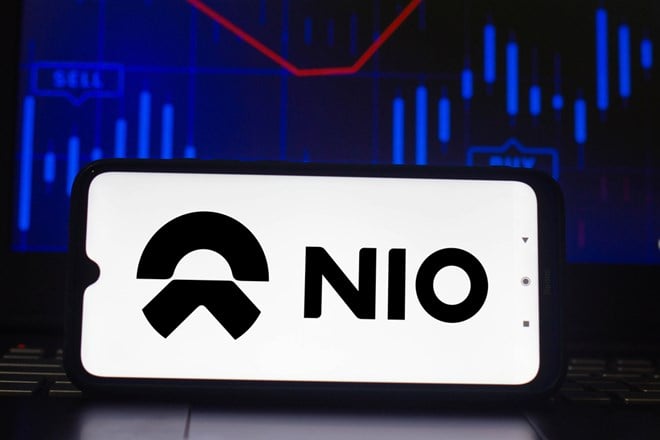 NIO logo on smartphone screen
