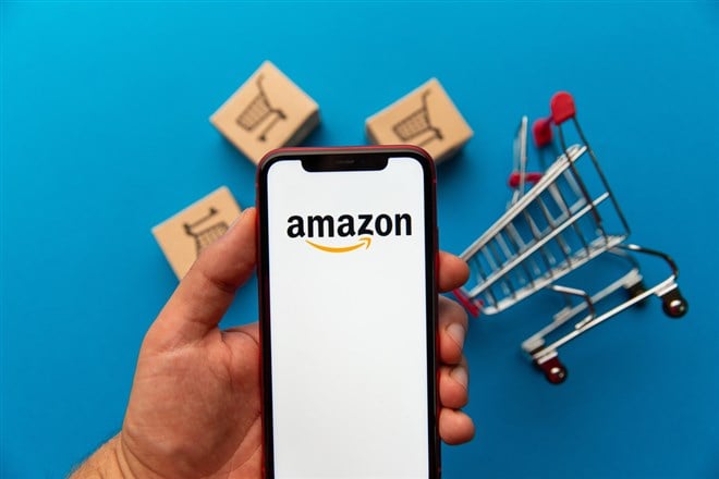 Tula, Russia - September 08, 2020: Amazon logo on iPhone display - Stock Editorial Photography