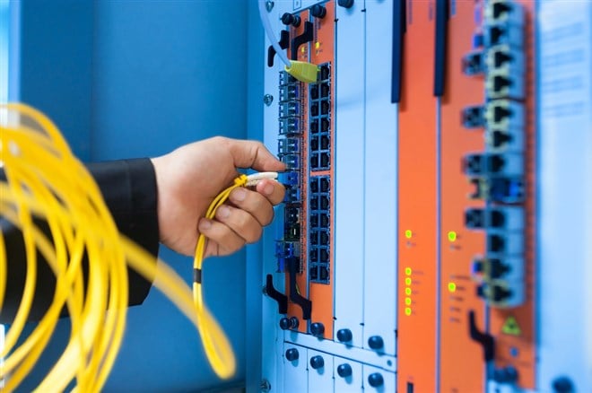 Fix network switch in data center room