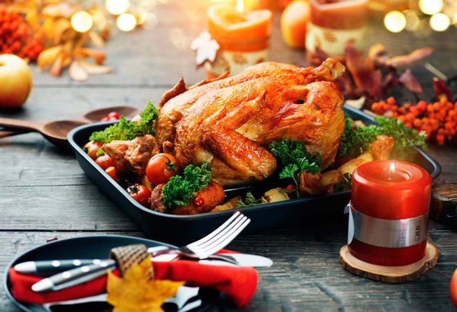 Thanksgiving table with a turkey in the center.