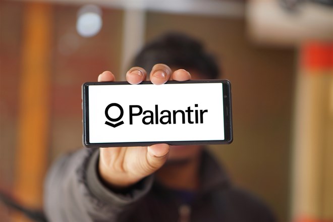 Palantir logo on smartphone.