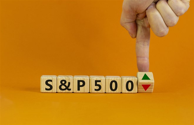 Finger flipping an arrow upward to show an S&P 500 trend reversal.