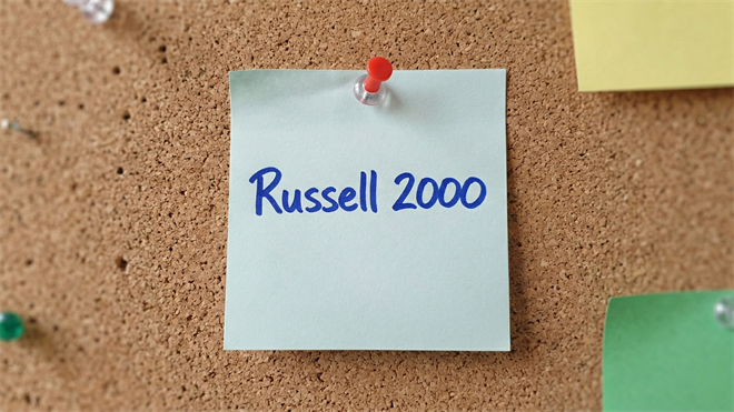 Sticky note labeled “Russell 2000” pinned on corkboard, symbolizing small-cap stock market performance and investor focus.
