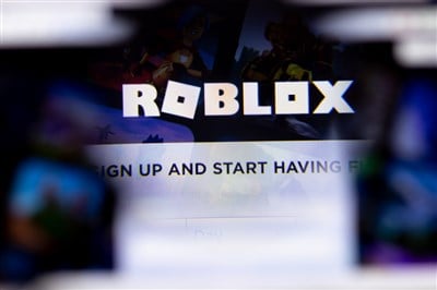 Roblox Moves Up On Strong User Growth 