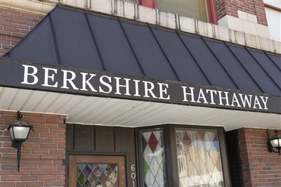 Buy in on Berkshire Hathaway, a Quiet Force in the Market