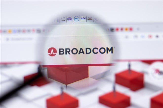Broadcom Forming Flat Base Ahead Of Third-Quarter Earnings 