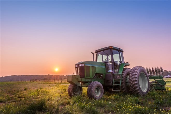 Deere & Company (NYSE:DE) Turns In Huge Earnings Beat