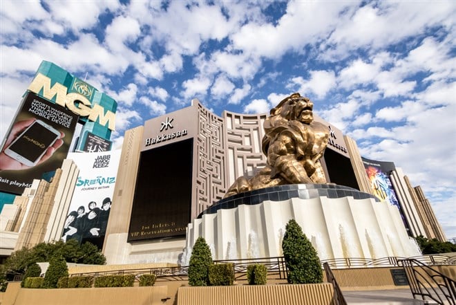 Wynn and MGM Surge After Macau Casino Operators Get New Licenses - Bloomberg