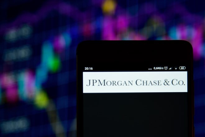 JPMorgan Chase Falls As Banks Brace For Recession 