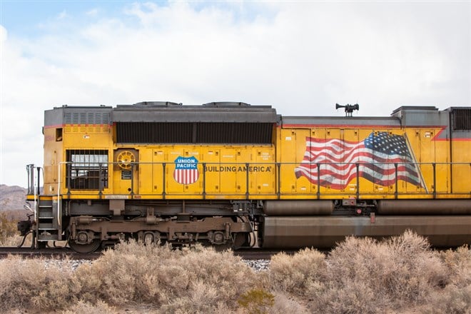 Union Pacific Earnings Miss, Dividend Intact