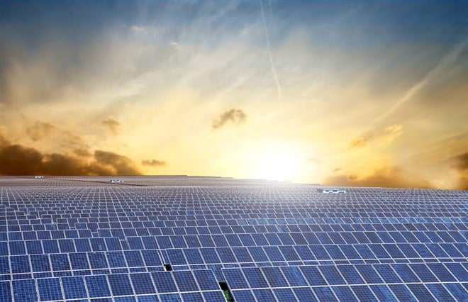 Solar-Industry Small Cap Array Set For Big EPS Growth In 2023