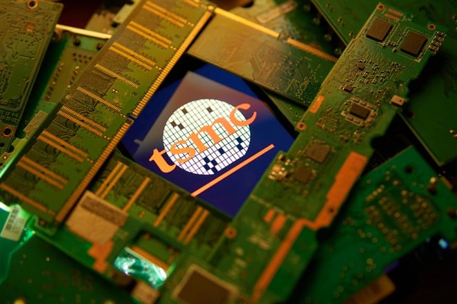 Warren Buffet Bought Taiwan Semiconductor Stock, Should You? 